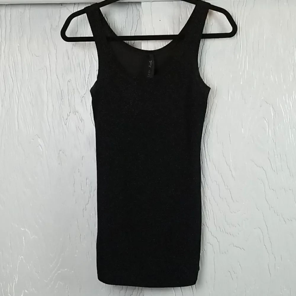 🖤 5/$20 🖤 BLACK TANK..silver threading